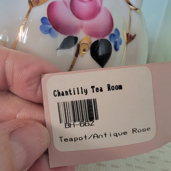 Vintage Teapot with matching cup and saucer from St Petersberg Russia. - Picture 10 of 11